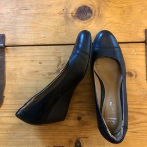 Size 9 Clarks cap toe black leather wedges